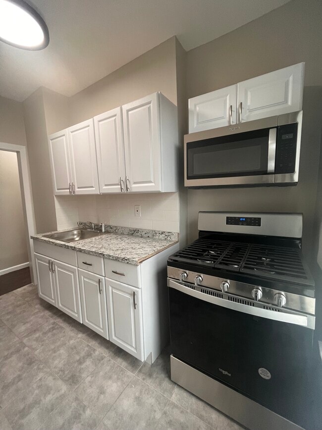 Building Photo - 13 Bentley Ave