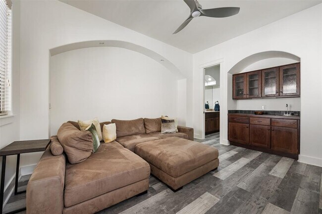 Building Photo - 64 Tiburon Dr