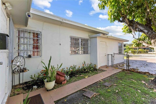 Building Photo - 8031 NW 12th Ct