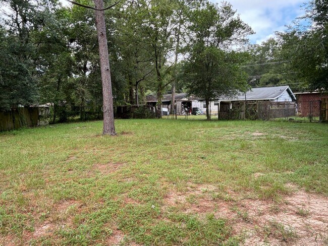 Building Photo - 260 White Oak Dr