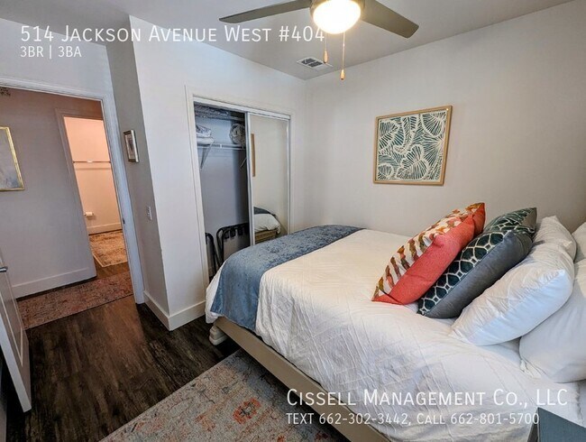 Building Photo - 514 Jackson Avenue West #404