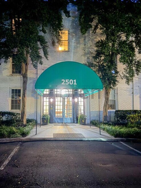 Building Photo - 2501 Roswell Ave