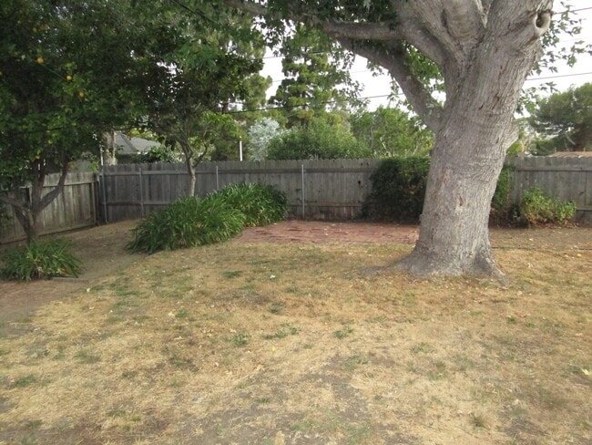 Building Photo - 156 Ramona Dr