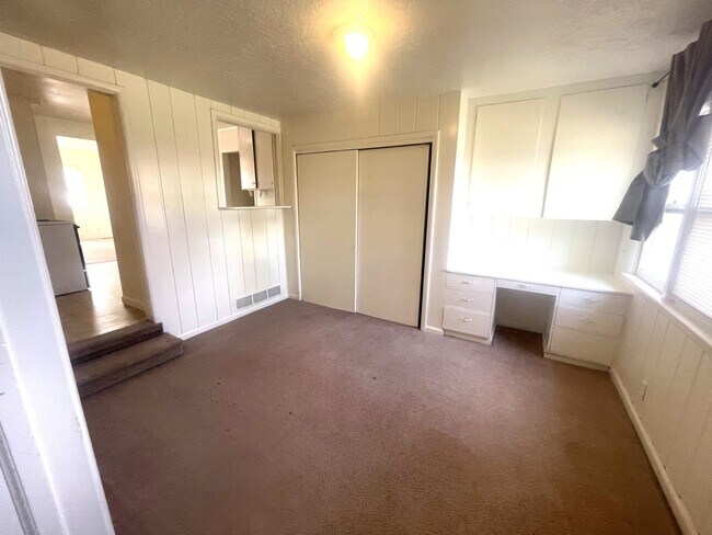 Building Photo - (2539 10th Ave Ct.)