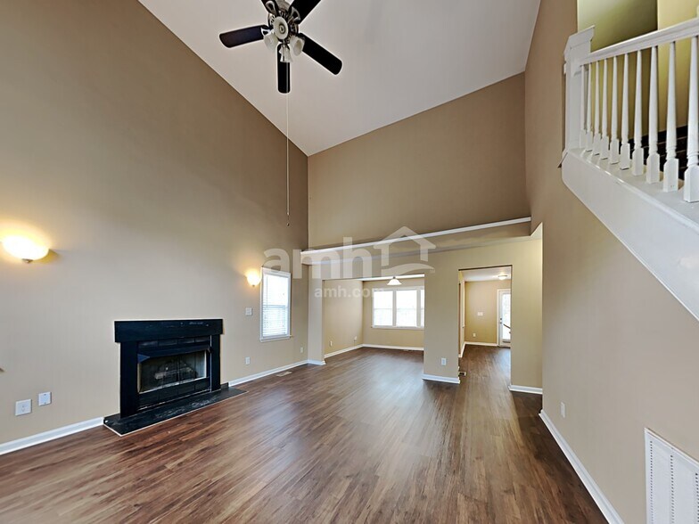 Building Photo - 4400 Oakshyre Way