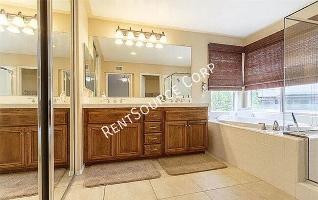 Building Photo - 22909 Redwood Ct