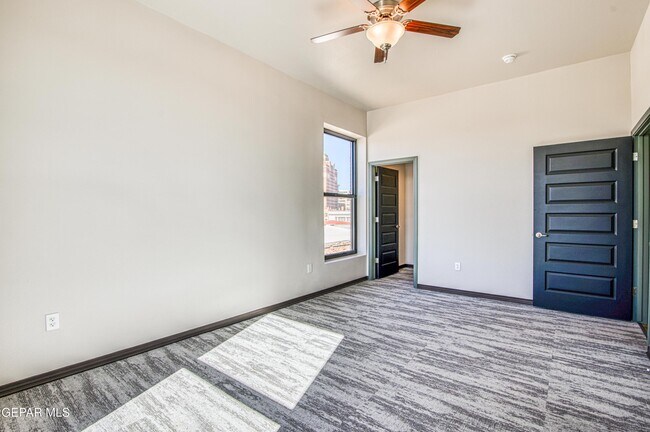 Building Photo - 312 E Overland Ave