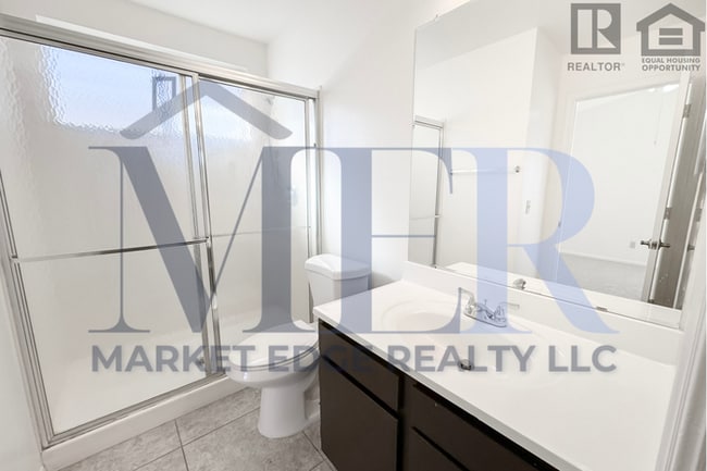 Building Photo - 3Bed/2Bath Home at 101/Union Hills! $399 M...