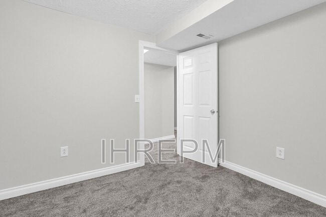 Building Photo - 7085 Muirfield Dr