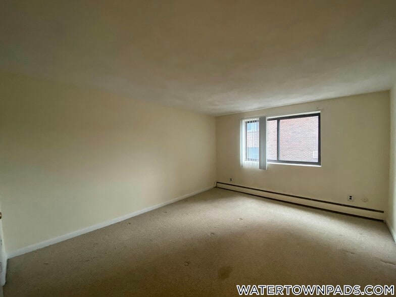 Building Photo - 16 Whites Ave