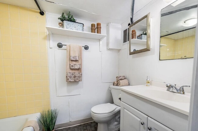 Building Photo - 231 Quincy St