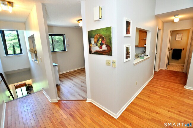 Building Photo - 30 Simsbury Landing