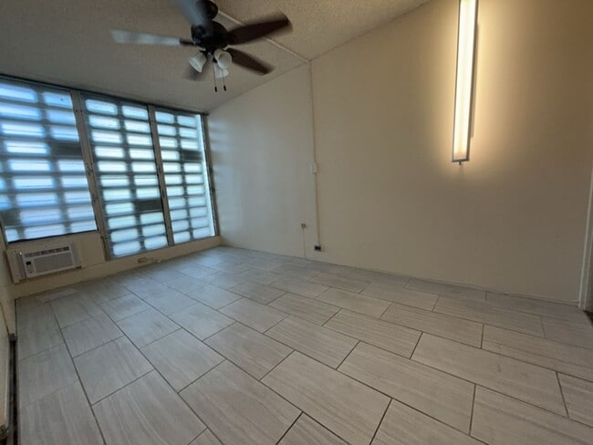 Building Photo - 2 bedroom, 1 bath, 1 parking for $1850/month!