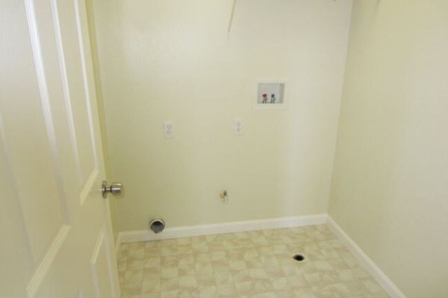 Building Photo - 1647 Dewey St