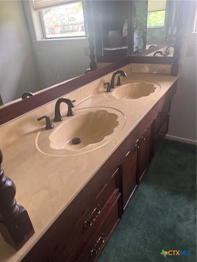 Building Photo - 6 Ramona Ln