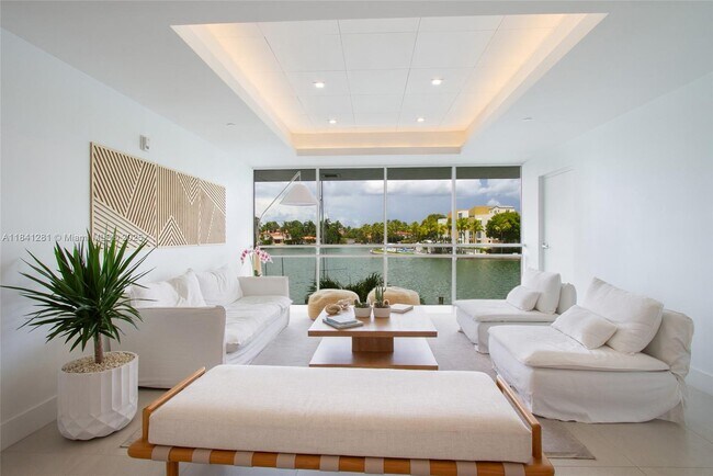 Building Photo - 5900 Collins Ave