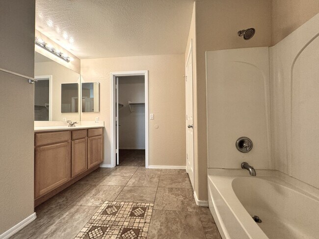 Building Photo - 4 BEDROOM HOME IN TUSCANO