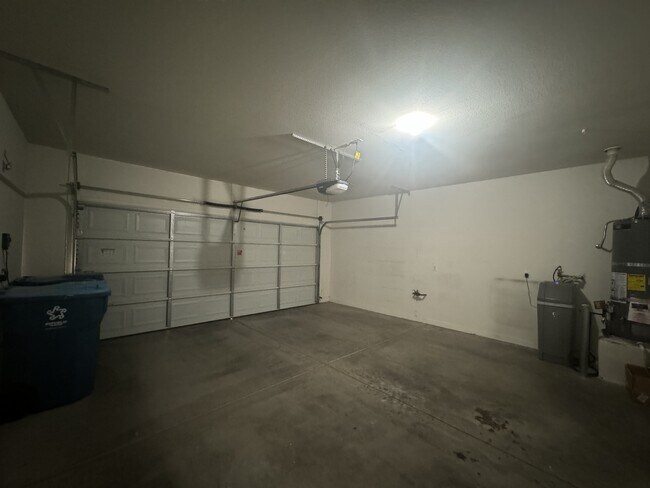 Building Photo - 9256 Blue Flax Pl