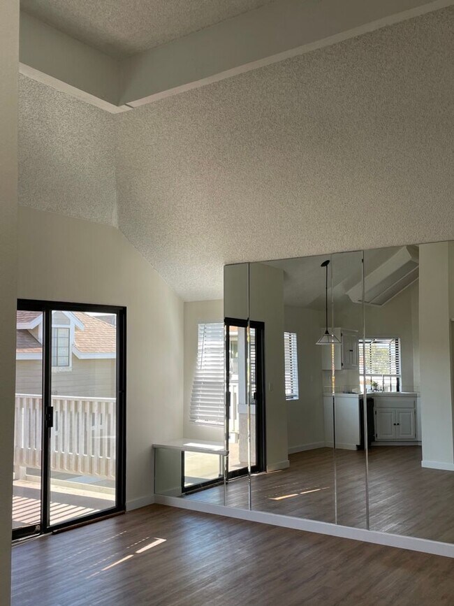 Building Photo - Welcome to Coastal Living at Its Finest!