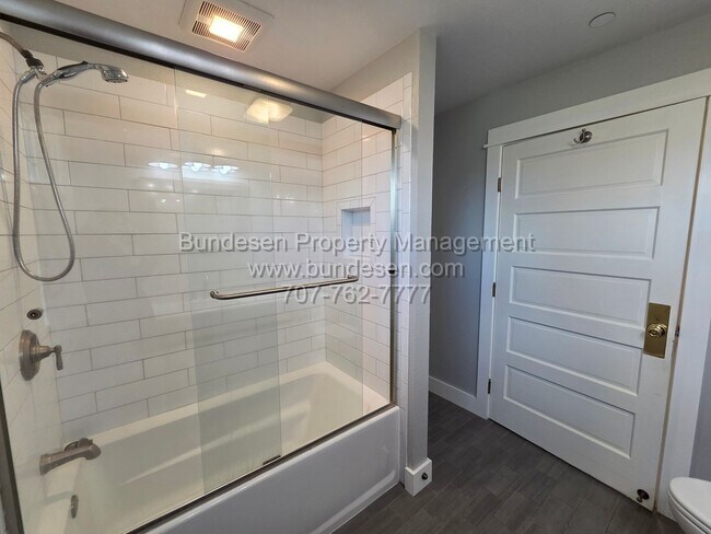 Building Photo - 811 Old Adobe Rd