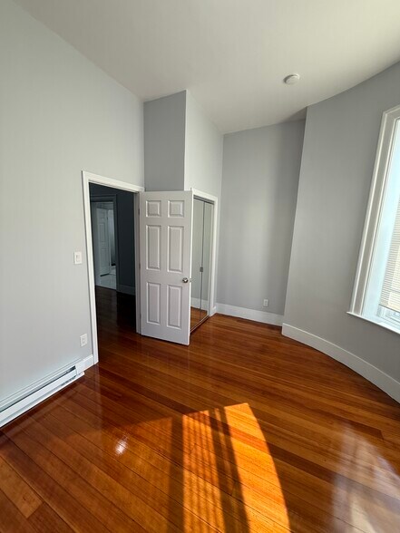 Building Photo - 484 Commonwealth Ave