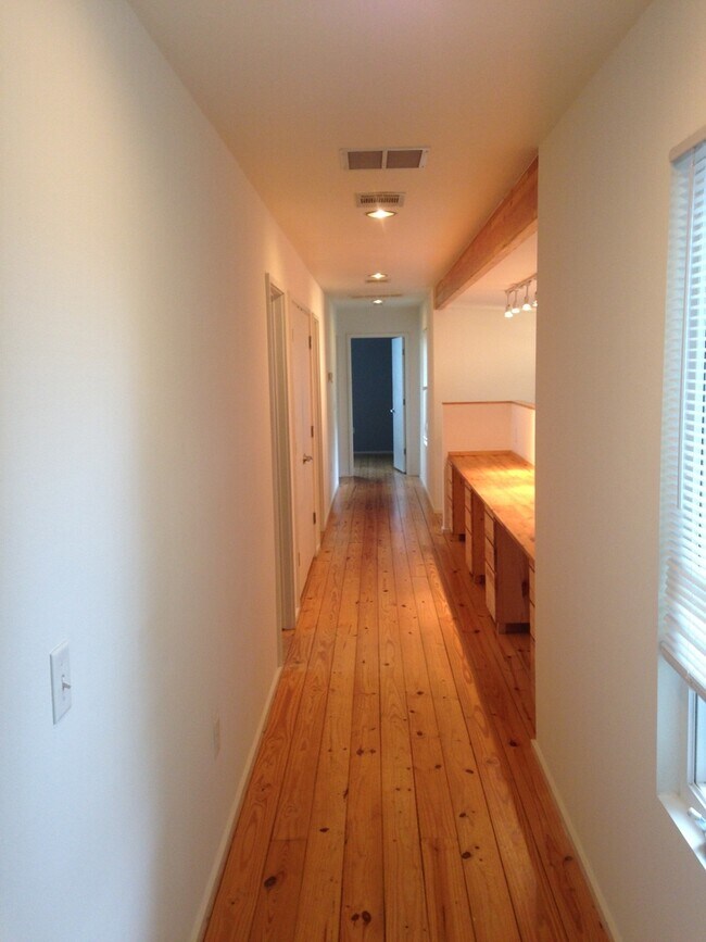 Building Photo - UT PRE-LEASE: 2009 Constructed 6 Bedroom / 3 Bath Home with Hot Tub - Open floor plan / Great Kit...