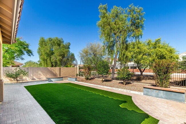 Building Photo - 904 E Euclid Ave