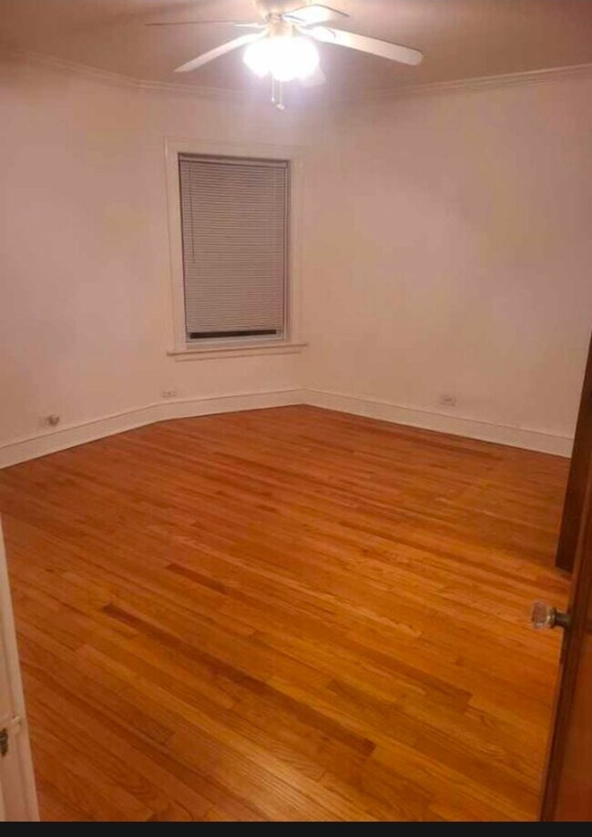 Building Photo - 6041 N Talman Ave