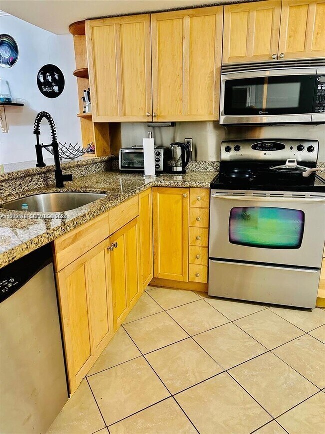 Building Photo - 5201 SW 31st Ave