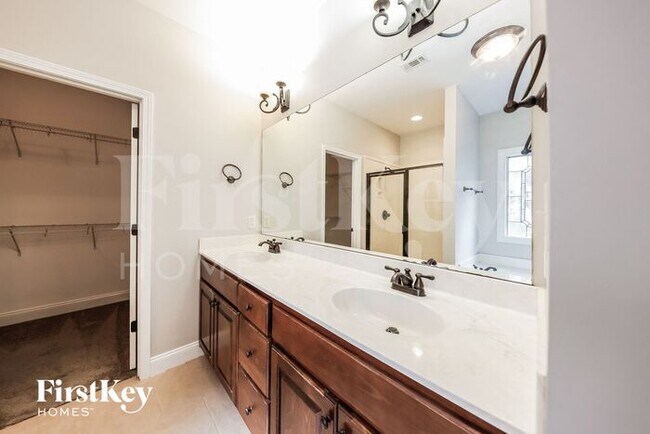 Building Photo - 934 Brookstone Pl