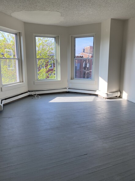 Unit 3 Oversized Bedroom with sitting area - 217 Hamilton Ave