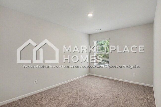 Building Photo - 425 Oakwood Dr NW