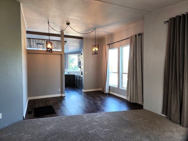 Building Photo - Spacious 3 Bed, 2 Bath Home with Shop & Stunning River Views – Clemans Addition