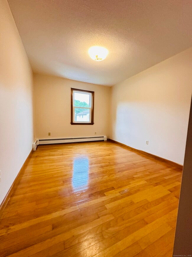 Building Photo - 61 Sandy Brook Dr