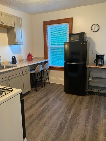 Building Photo - 3 Chamblet St