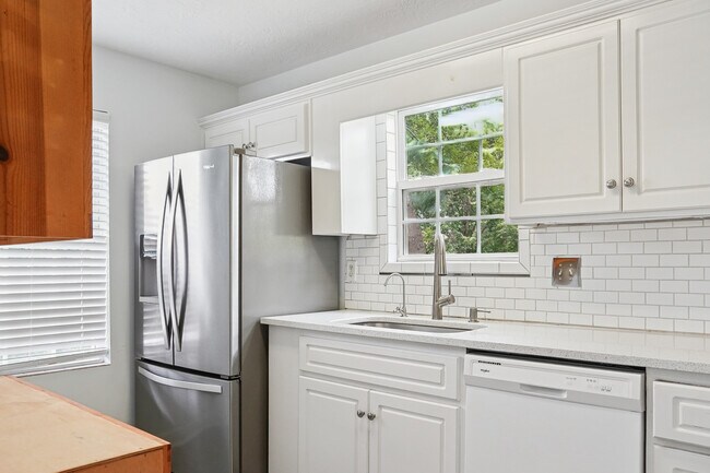 Building Photo - 2032 Buckhaven Way