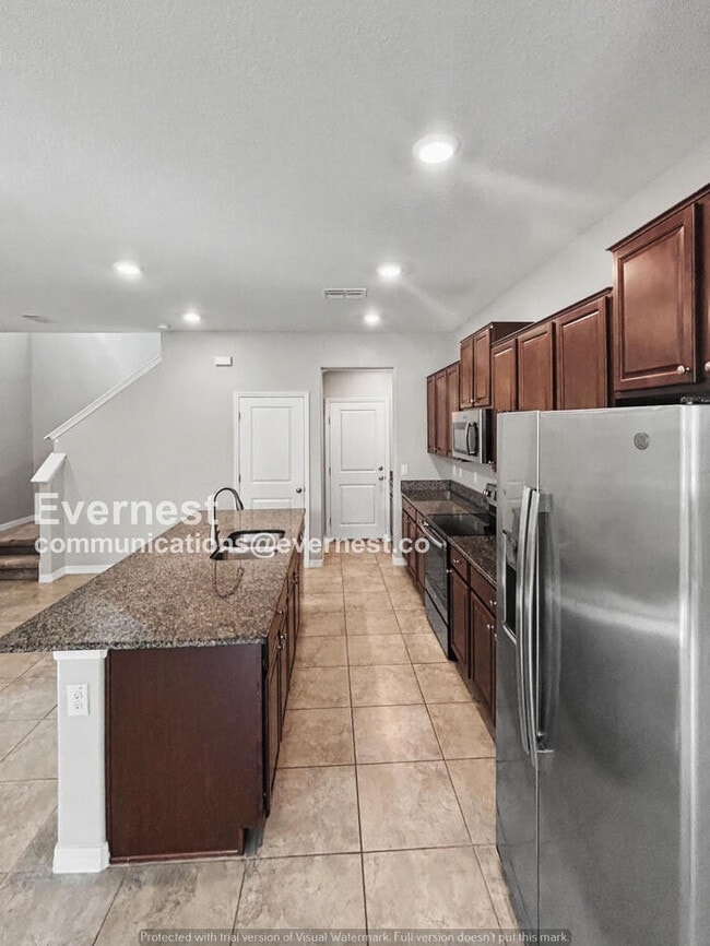 Building Photo - Limited Time Special Offer / 3 Bed, 2.5 Bath Townhome with Garage / Pet-Friendly / Vouchers Accep...