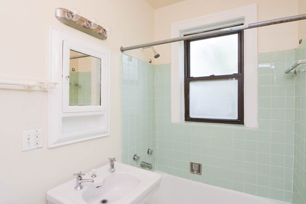 Building Photo - 4349 N Damen Ave