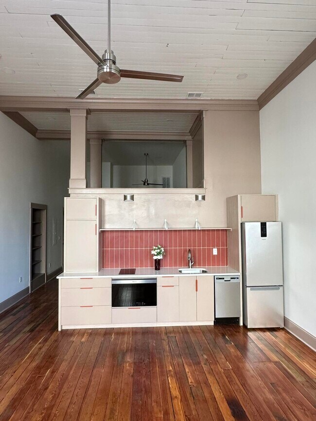 Building Photo - 307 W Main St