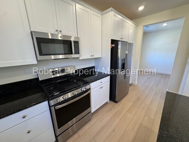 Building Photo - 1484 W Sunset Way