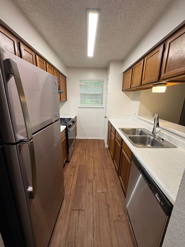 Building Photo - 806 Sirocco Dr