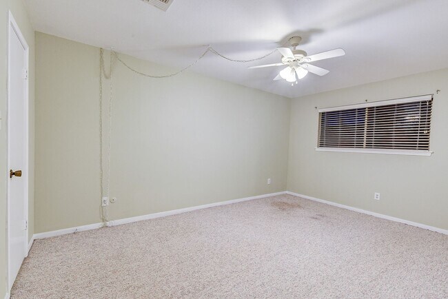 Building Photo - Charming 3-Bedroom Townhome in Prime Memor...