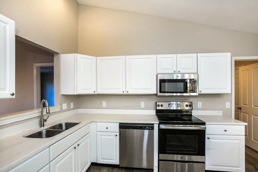 Building Photo - 6566 Crossbridge Dr