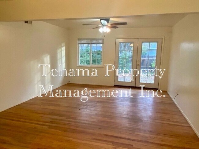 Building Photo - 3 Bedroom 2 bath home in Red Bluff.