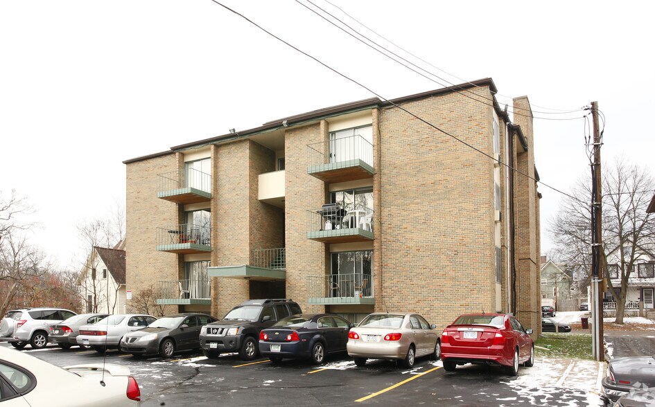 Building Photo - Lion