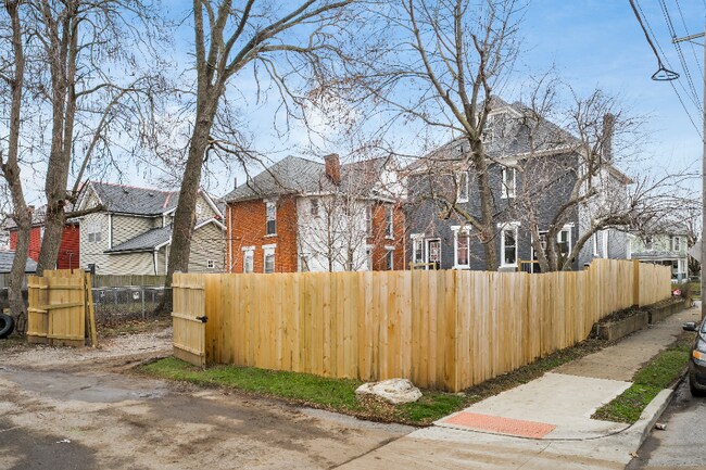 Building Photo - 163 Martin Ave