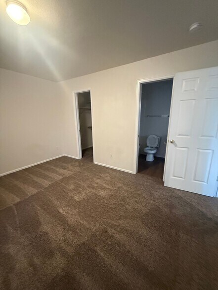 Building Photo - 323 Ellers Grove
