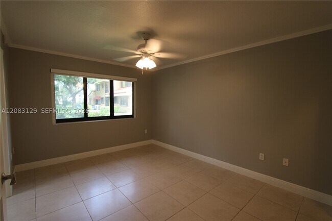 Building Photo - 15495 N Miami Lakeway