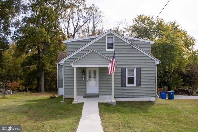 Primary Photo - 286 N Oak Ave