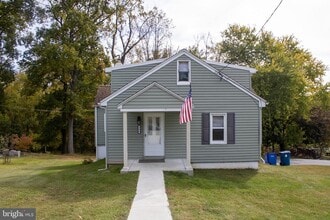 Building Photo - 286 N Oak Ave